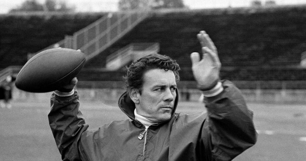 Len Dawson, Hall of Fame Kansas City Chiefs quarterback, dies at 87