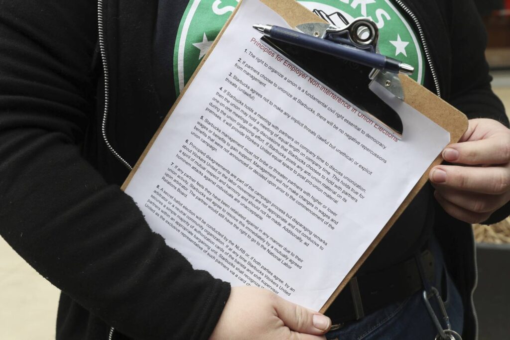 Starbucks baristas vote to unionize at West Rogers Park store