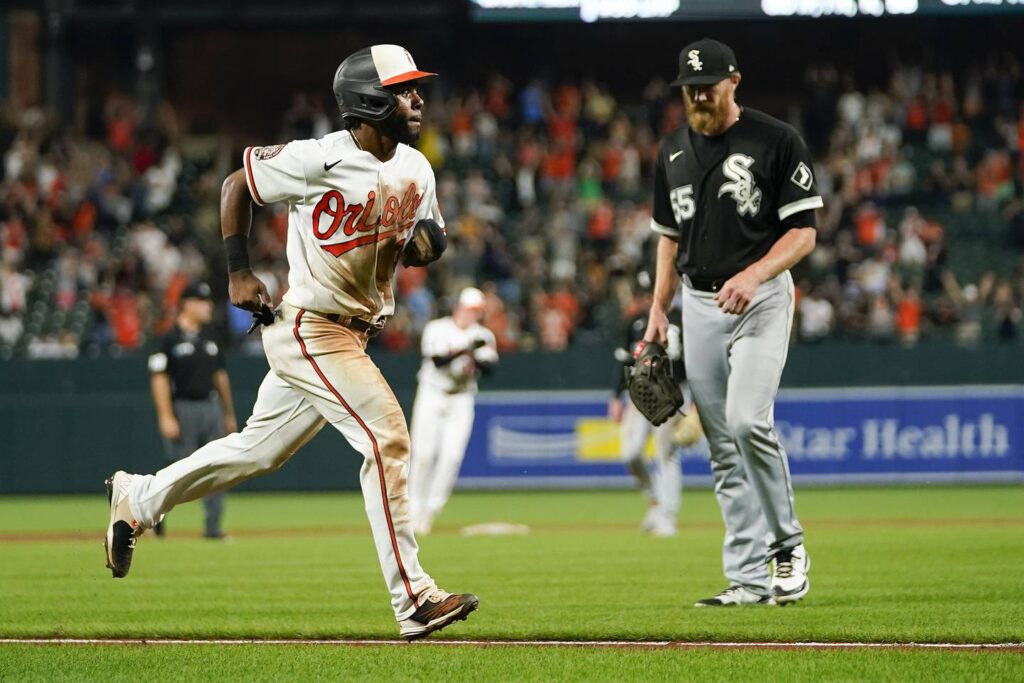 One pitch away from a win, the Chicago White Sox implode in a 4-3, 11-inning loss to the Baltimore Orioles: ‘Just got beat’