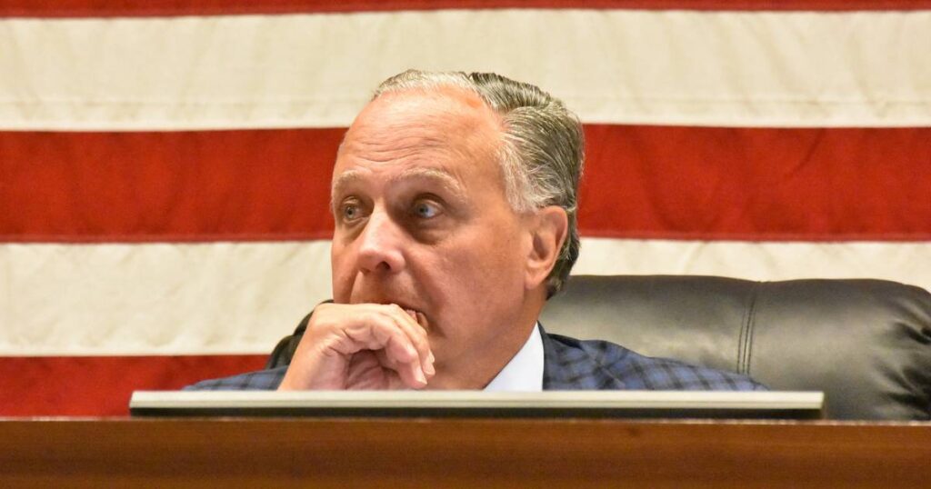 While some Burr Ridge residents say they are leery of migrants, Mayor Gary Grasso suggests there may not be any more coming