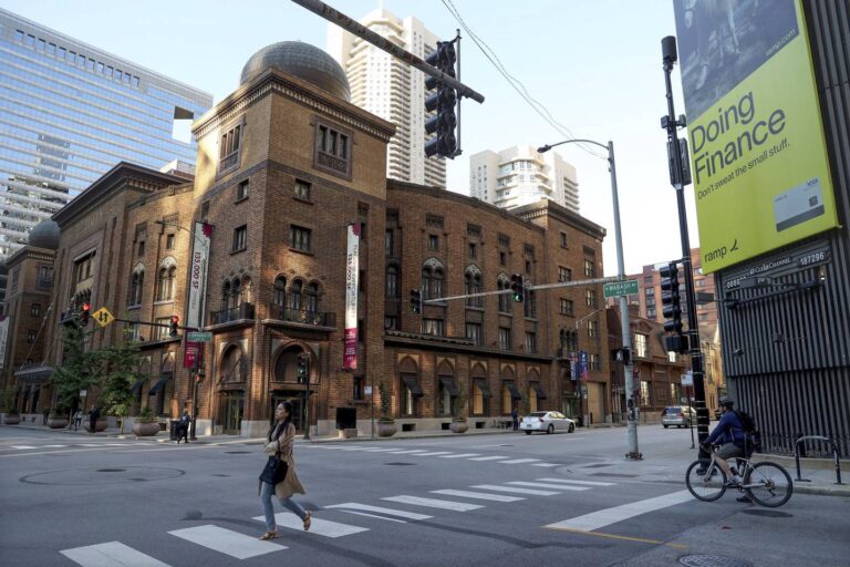 How much traffic would a temporary casino at Medinah Temple bring to the area? New study claims River North could handle influx of vehicles