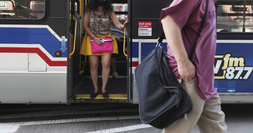 CTA faces continued complaints about service, as the agency touts improving reliability