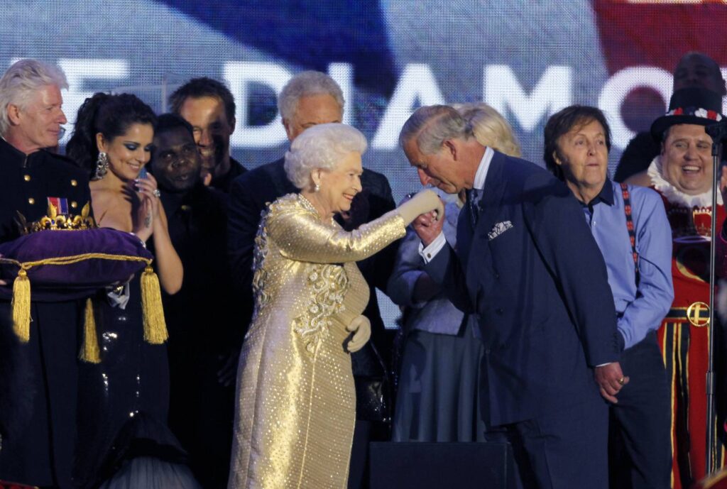 Queen Elizabeth II dies: What to know about Britain’s longest-reigning monarch — and what’s next for the country