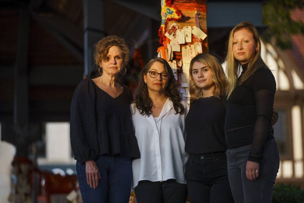 Student volunteers became voice of some victims of Highland Park shooting, highlighting bilingual social services needs and increasing Latino population