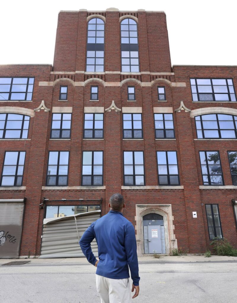 Chicago Plan Commission approves renovation of old warehouse into solar-powered apartments