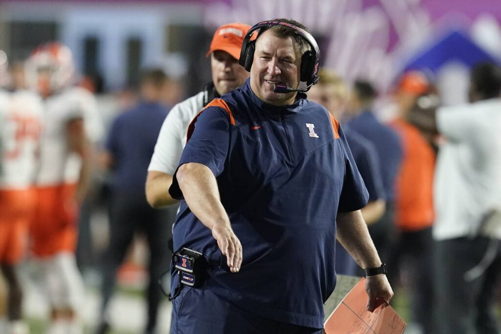 As Bret Bielema returns to Wisconsin for the 1st time, the Illinois coach downplays the reception he’ll get: ‘It’s not going to affect me’