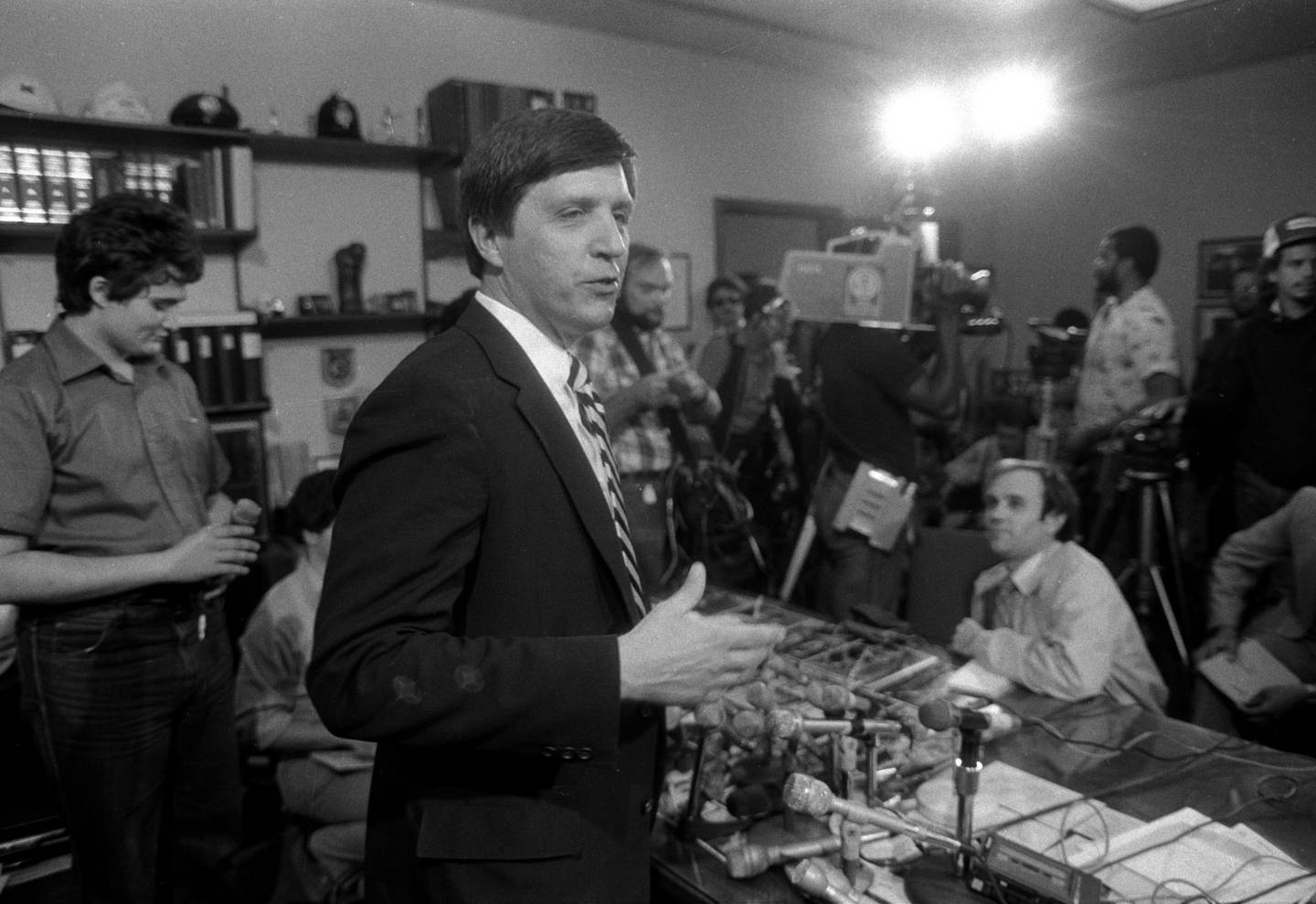 Chicago police Superintendent Richard Brzeczek talks about the investigation into the death of Paula Prince at an October 1982 news conference.