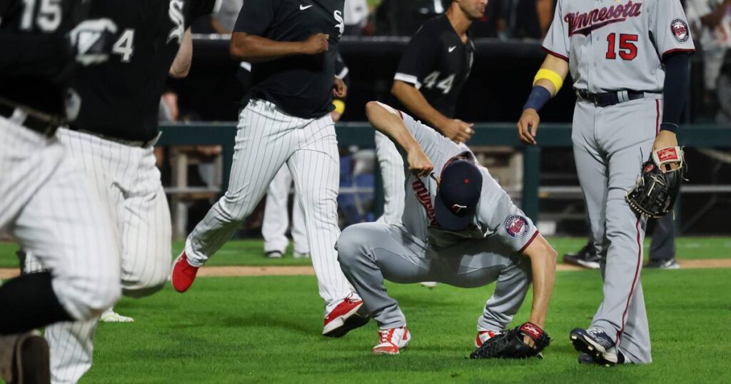 ‘Weirdest ending’: 2nd walk-off celebration sticks as the Chicago White Sox beat the Minnesota Twins 4-3 to pull within 3 games of 1st place