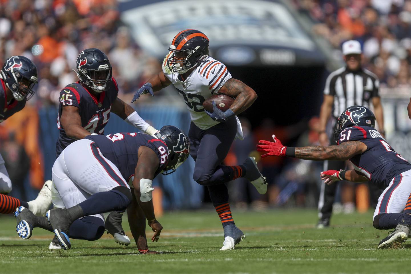 Bears running back David Montgomery (32) runs the ball against the Texans on Sept. 25, 2022, at Soldier Field.