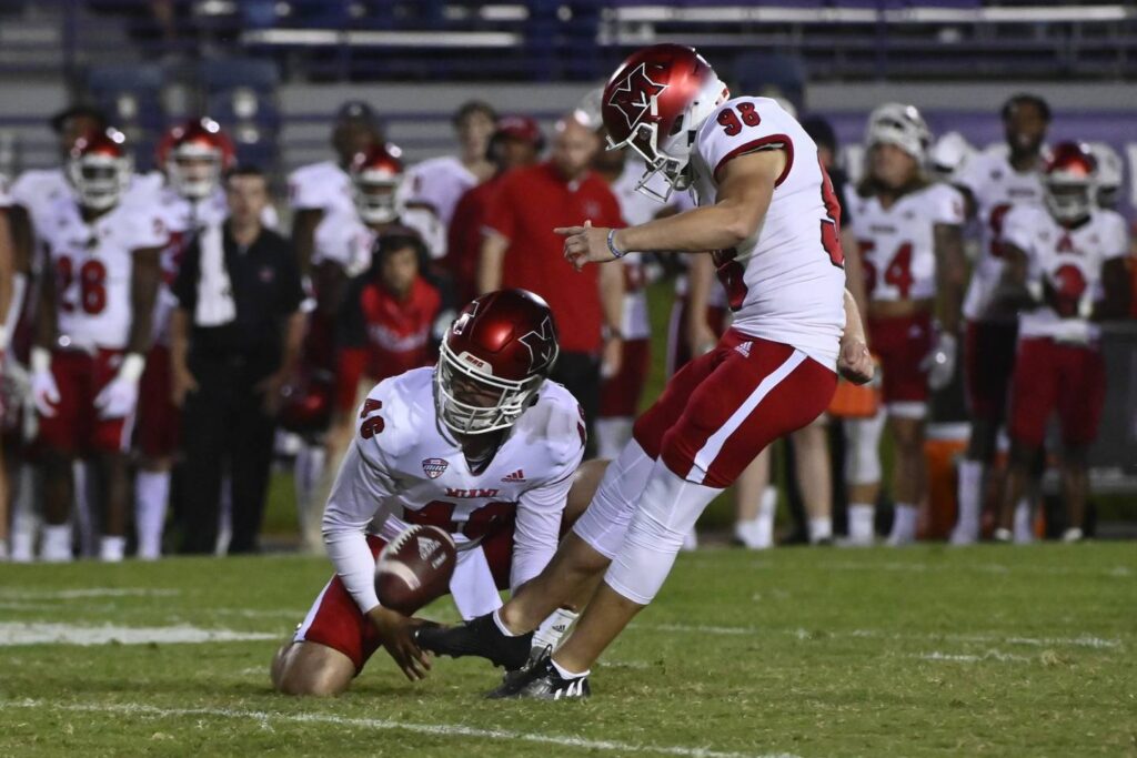 Last-minute field goal sends Northwestern to a 17-14 loss to Miami (Ohio), dropping the Wildcats to 1-3
