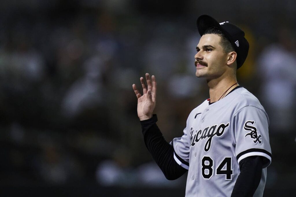 Yoán Moncada hits 2 of the Chicago White Sox’s 5 home runs in a 14-2 rout of the Oakland Athletics