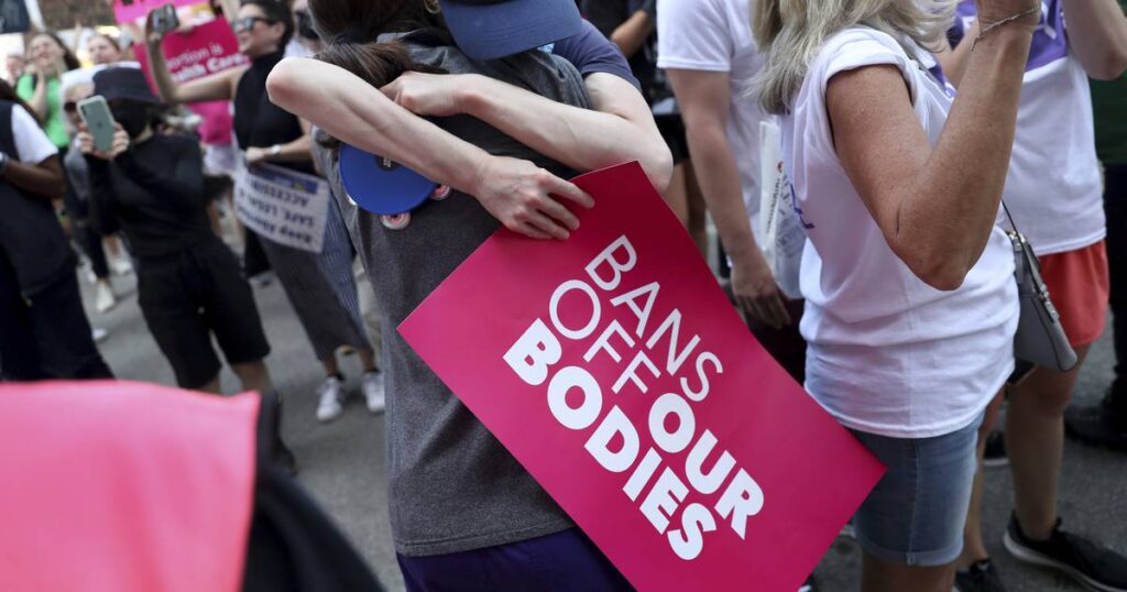 Chicago police couldn’t assist in out-of-state abortion crackdowns under proposed ordinance that advanced Thursday