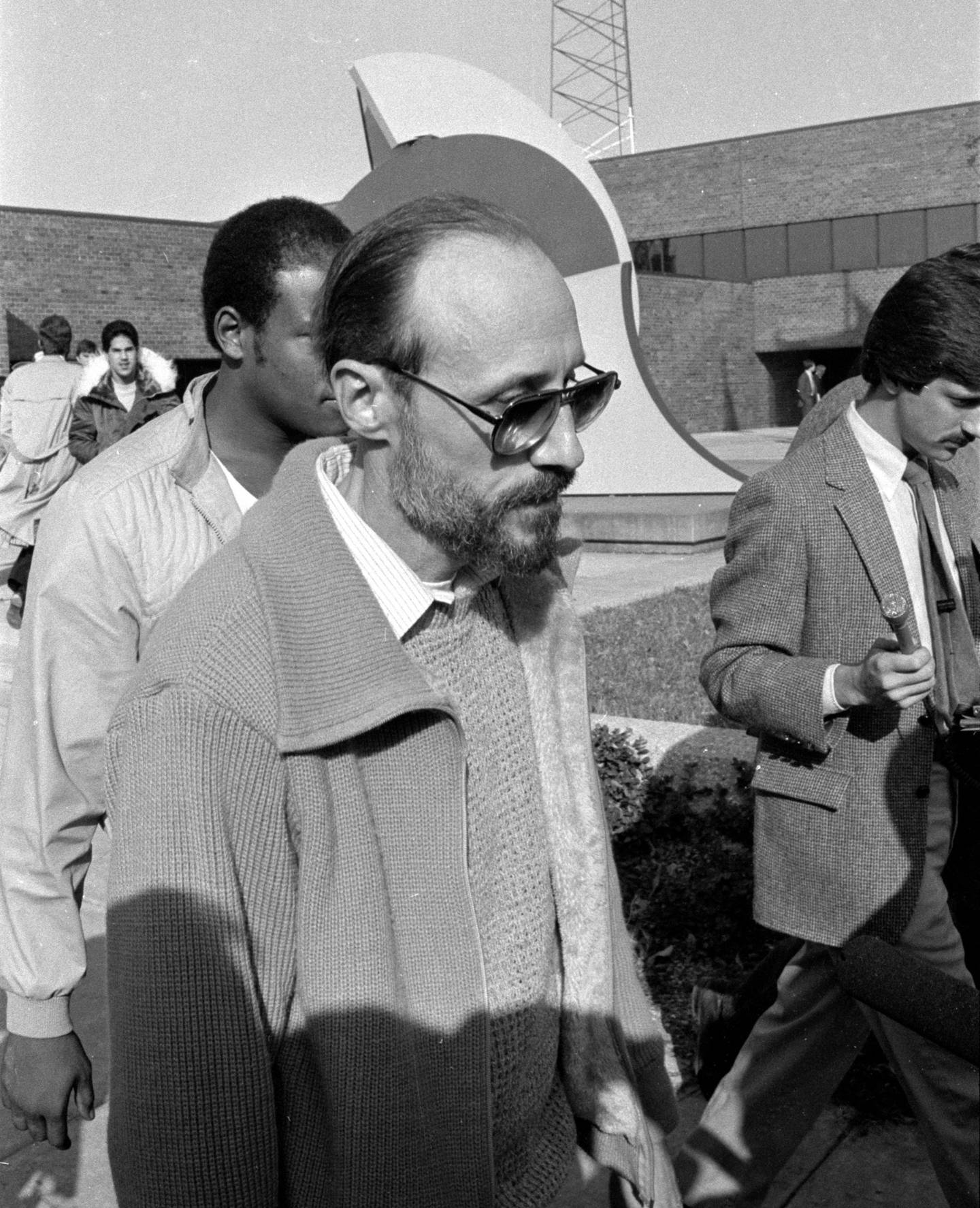 Roger Arnold, a onetime suspect in the Tylenol murders, leaves a court appearance related to misdemeanor weapons charges in October 1982.