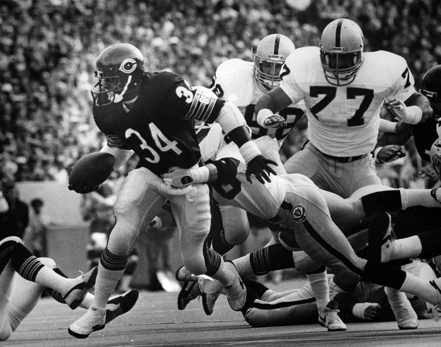 Bears running back Walter Payton breaks a tackle as he speeds 18 yards for his first of two touchdowns against the Raiders on Nov. 4, 1984, at Soldier Field. 