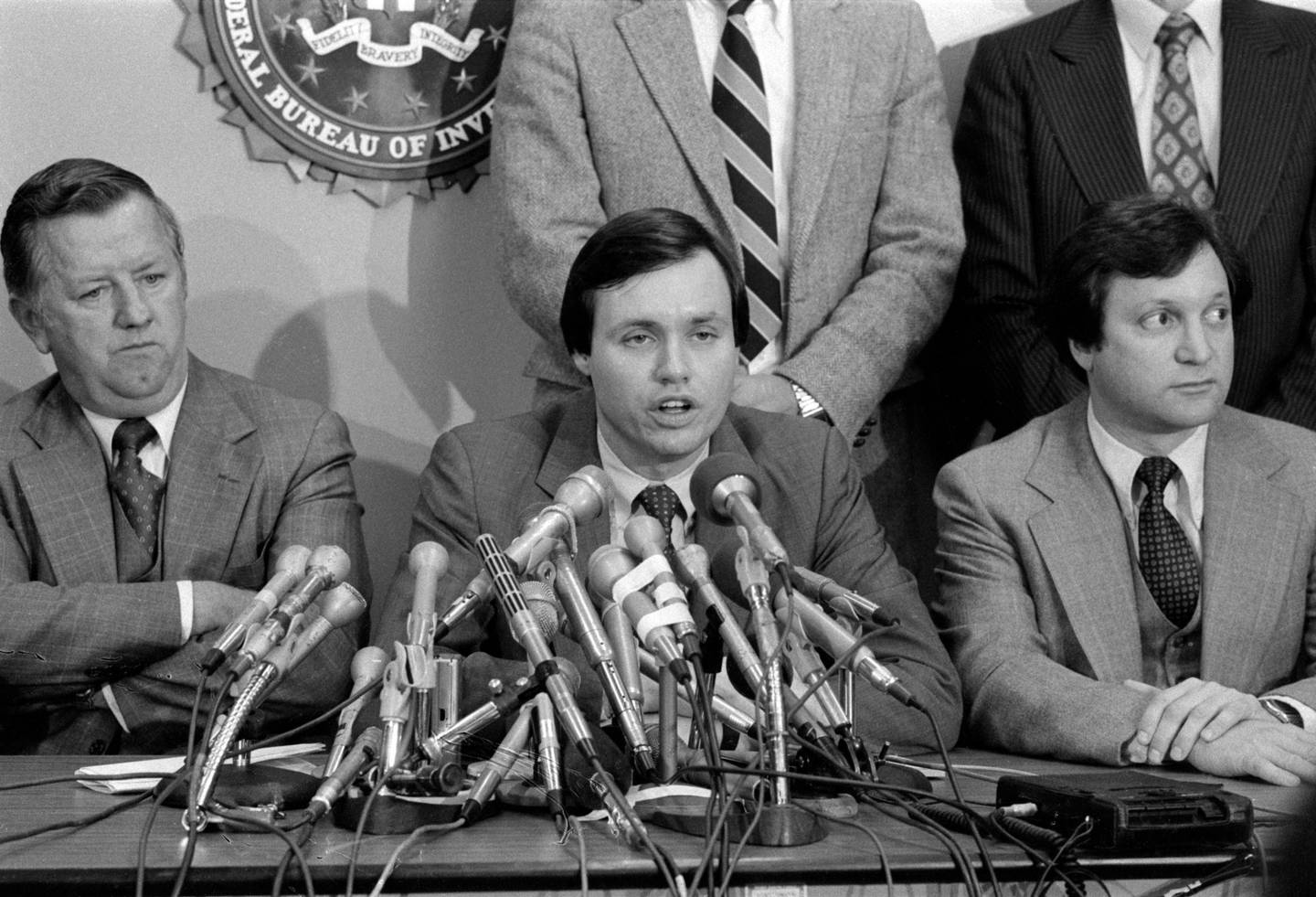 U.S. Attorney Dan Webb, center, at a news conference about James and LeAnn Lewis on Dec. 14, 1982, at the Federal Building in Chicago. With Webb is Ed Hegarty, left, FBI special agent in charge, and Assistant U.S. Attorney Jeremy Margolis.