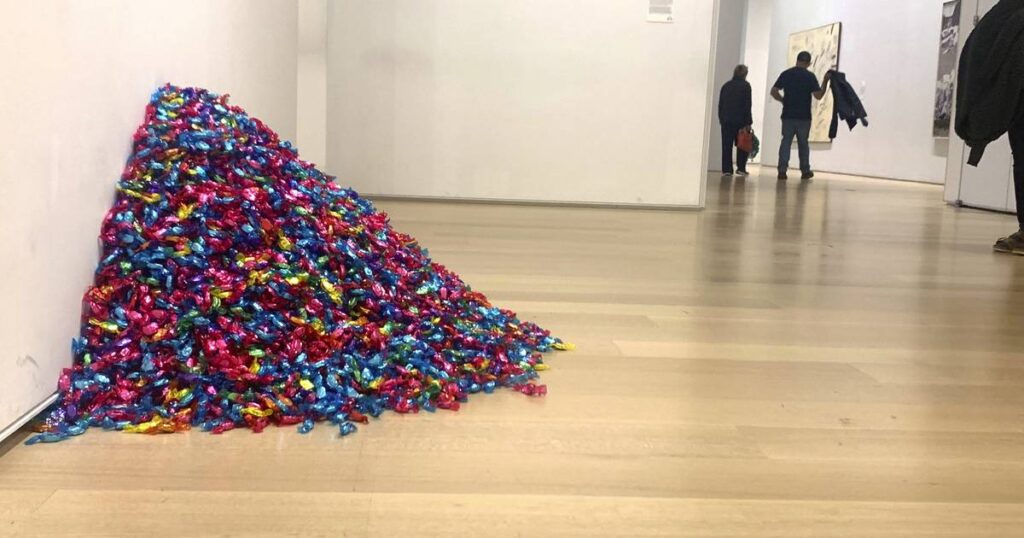 Twitter called a change to an AIDS-era artwork at the Art Institute a ‘desecration.’ The reality is more complex.