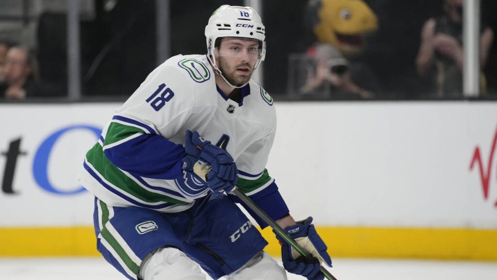 3 things we learned from Chicago Blackhawks practice, including the newcomer who ‘has a mean streak to him’