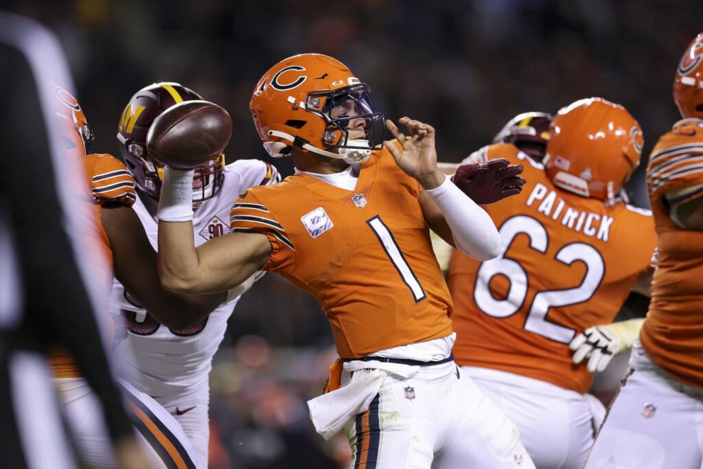Chicago Bears QB rewind: As Justin Fields’ errors compound, so does his frustration — ‘we have to finish’ — in Week 6
