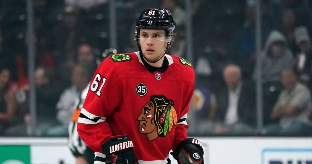 Chicago Blackhawks trade defenseman Riley Stillman to Vancouver Canucks for center Jason Dickinson and a draft pick