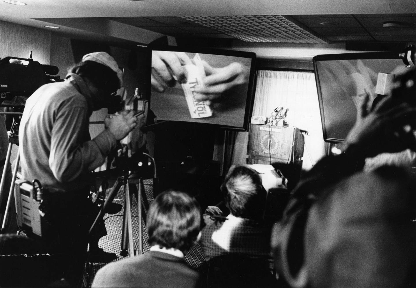 Johnson & Johnson held a nationwide news conference via satellite on Nov. 11, 1982, to announce Tylenol’s new tamper-resistant packaging. Journalists watched in Chicago at the Palmer House hotel.