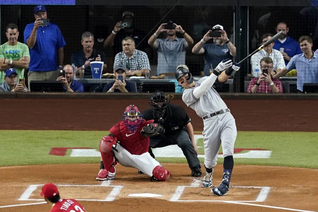 Yankees slugger Aaron Judge mashes 62nd homer to break AL single-season record