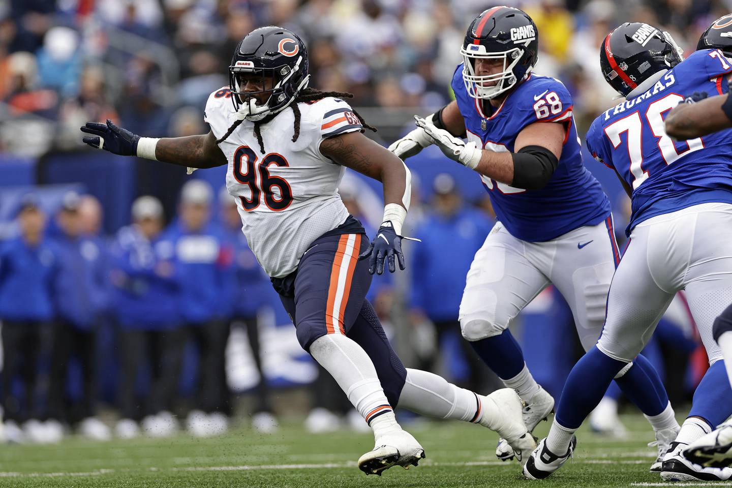 Bears defensive tackle Armon Watts rushes against the Giants during a game on Oct. 2, 2022.