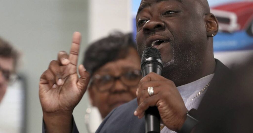 Chicago alderman accidentally shoots himself in the wrist according to report