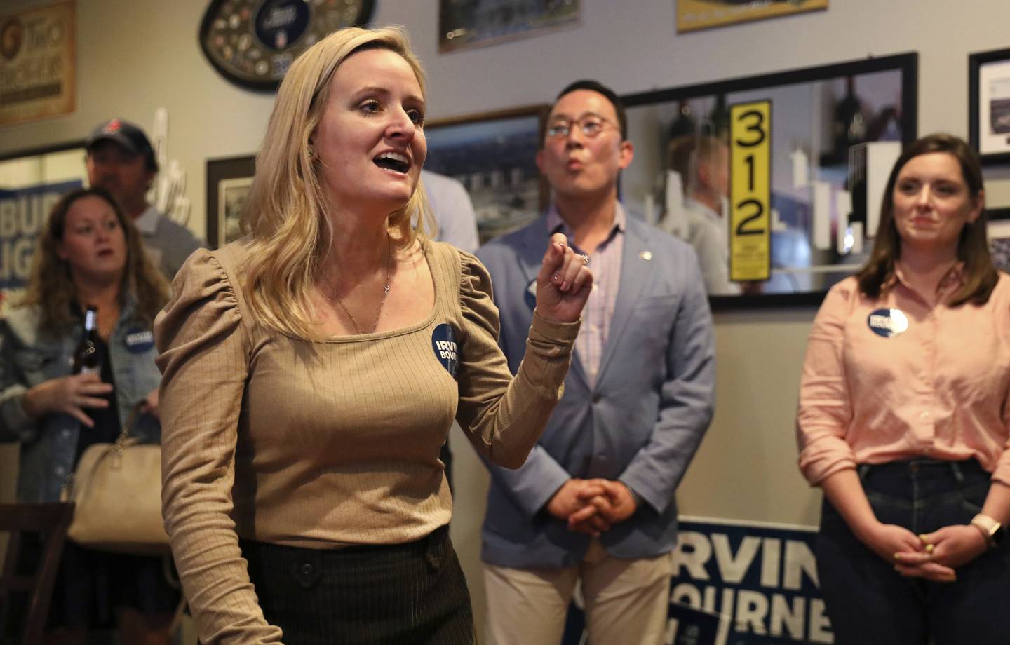 Republican Illinois comptroller candidate Shannon Teresi talks to supporters during a campaign stop at Manny's Ale House in Elmhurst on May 21, 2022. 