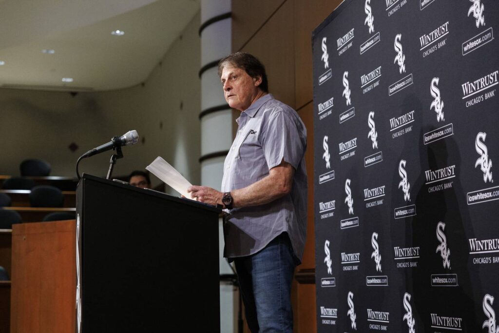 Column: Chicago White Sox front office needs some self-reflection — and new referrals — before hiring their next manager