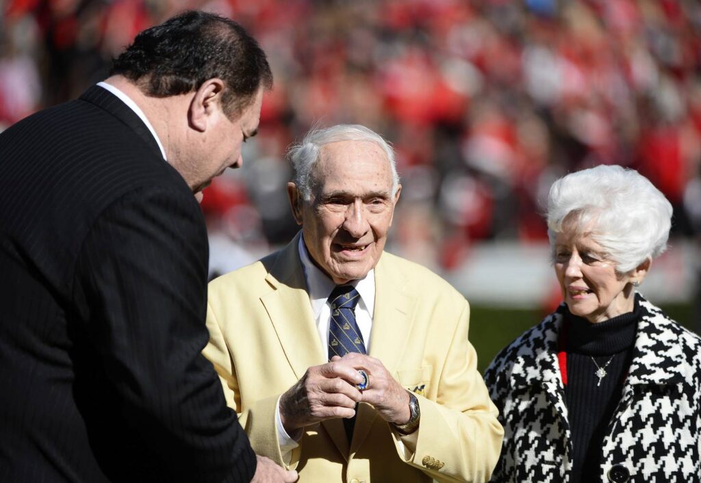 Charley Trippi, a Hall of Famer who led the Chicago Cardinals to the franchise’s last NFL title, dies at 100
