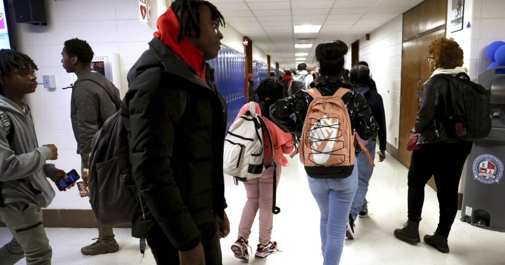 Illinois school report cards 2022: High school results in Chicago and the suburbs