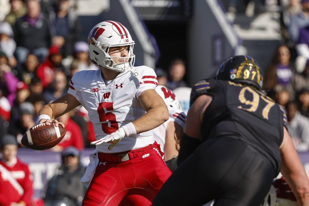 Wisconsin steamrolls Northwestern 42-7, sending the Wildcats to their 5th straight loss