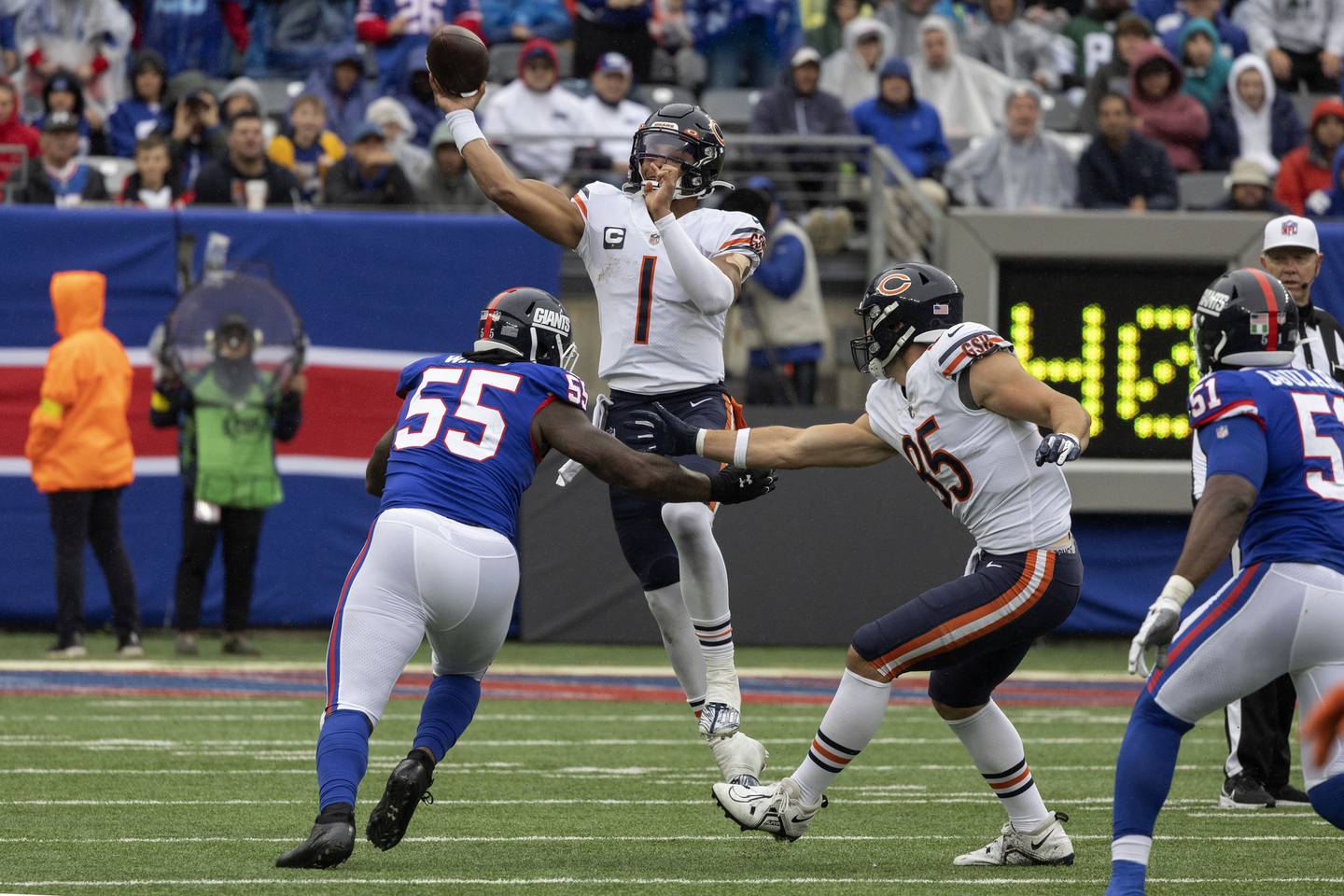 Bears quarterback Justin Fields (1) throws an incomplete pass during the third quarter against the Giants on Sunday at MetLife Stadium in East Rutherford, N.J. The Bears lost 20-12. 