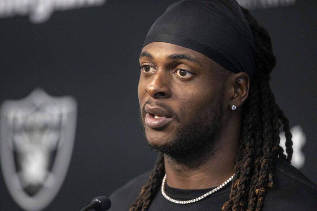 Davante Adams charged with misdemeanor assault for shoving photographer after MNF loss to Chiefs