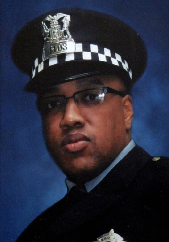 Attorneys for man accused in 2011 slaying of off-duty Chicago officer accuse police of withholding evidence
