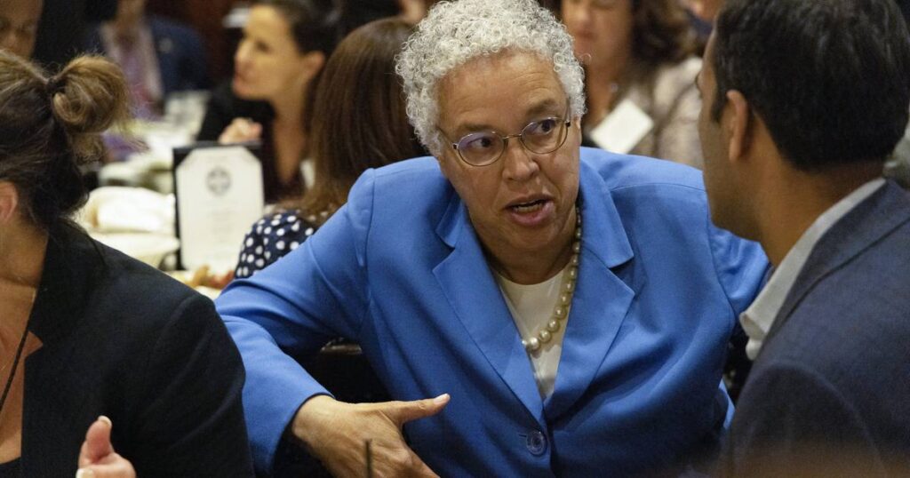 Cook County’s guaranteed income plan draws 206,000 applicants. Friday is the last day to apply before 3,250 recipients are selected.