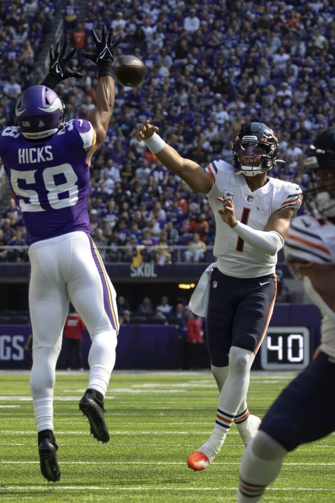 Justin Fields’ Week 5 performance is no breakthrough — but it’s clear evidence of improvement. Brad Biggs’ 10 thoughts on the Chicago Bears loss.