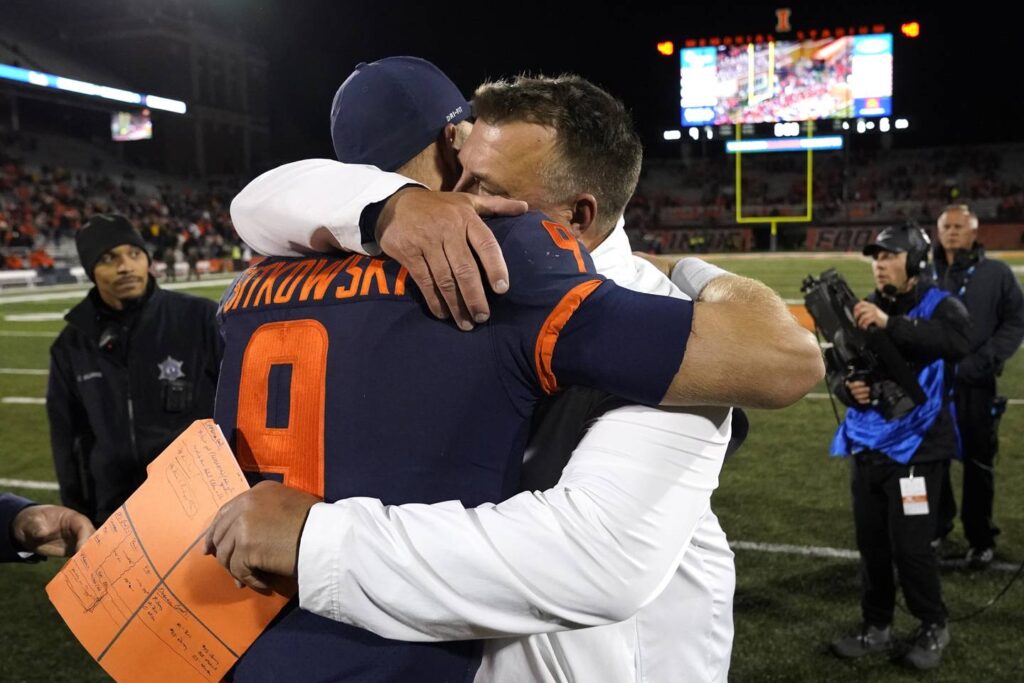 College football poll: Illinois — checking in at No. 24 — is ranked for the 1st time since 2011