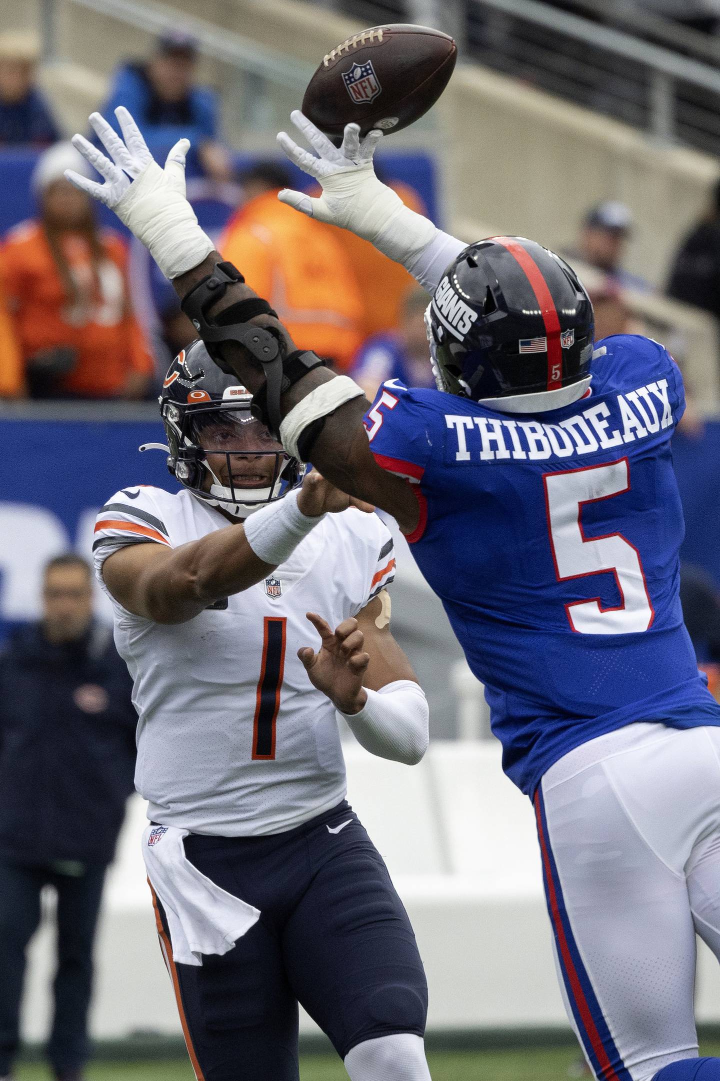 Bears quarterback Justin Fields throws over Giants defensive end Kayvon Thibodeaux during the first quarter on Oct. 12, 2022, at MetLife Stadium.