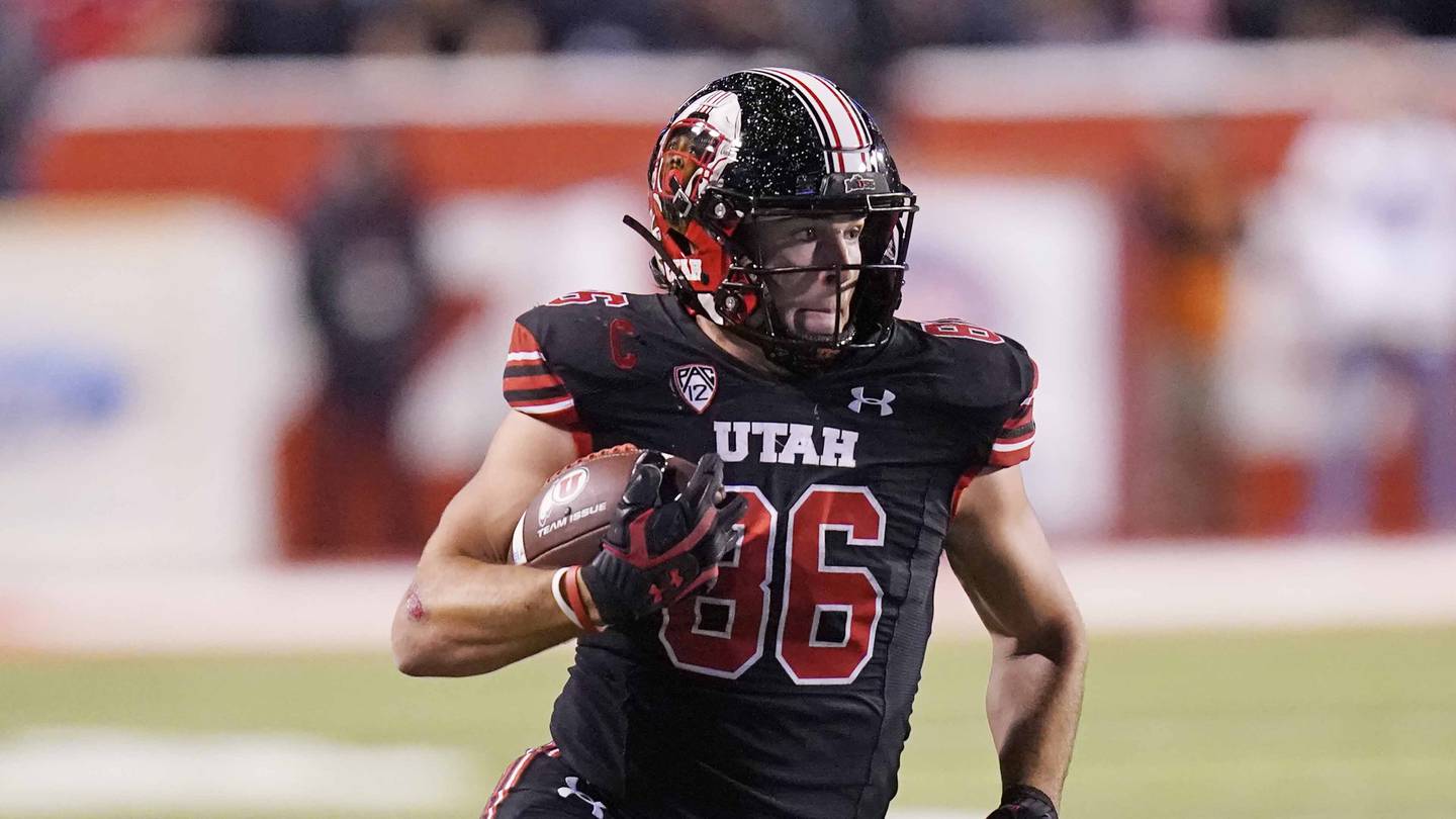 Utah tight end Dalton Kincaid runs up field during a game against Southern California on Saturday in Salt Lake City.