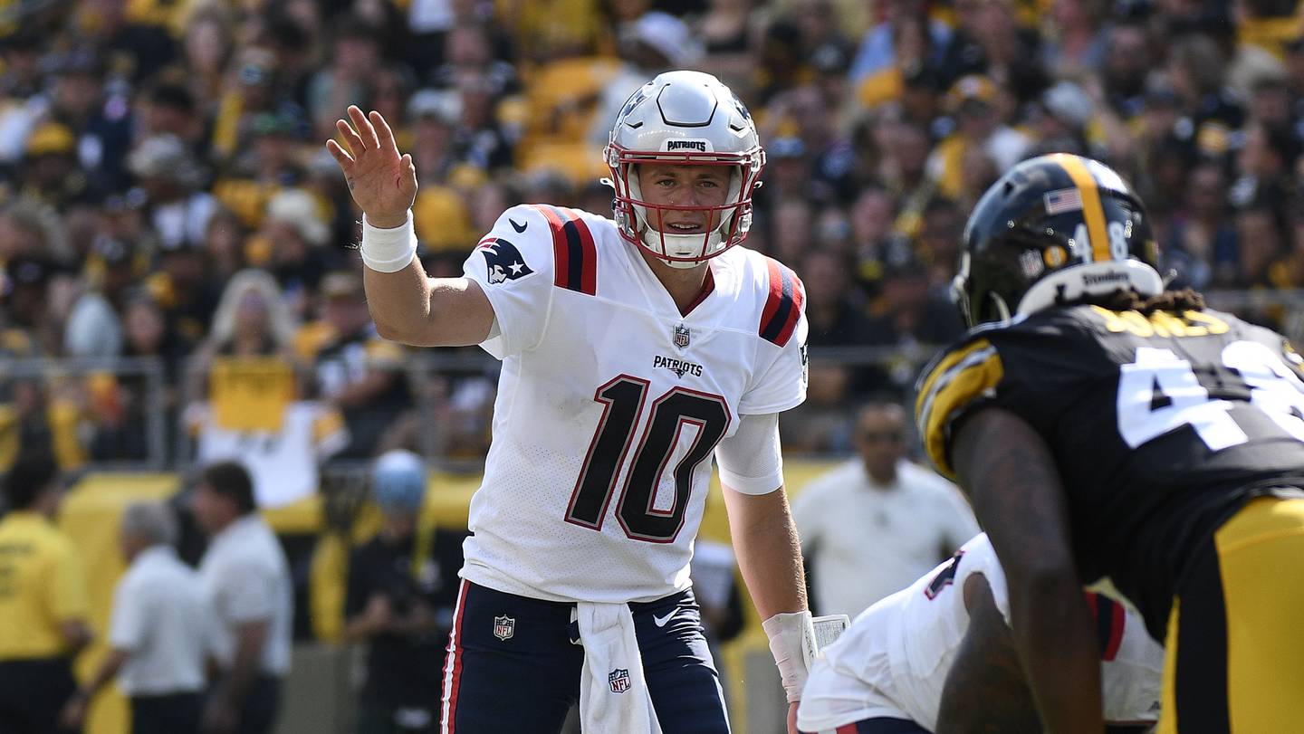 Patriots quarterback Mac Jones (10) calls a play during the second half against the Steelers on Sept. 18 in Pittsburgh. 