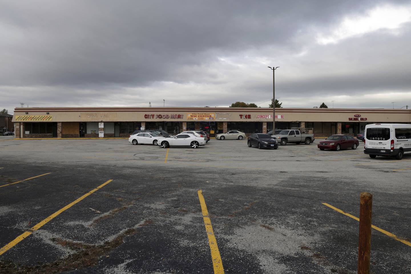The strip mall at Dolton Road and Luella Avenue in Calumet City on Oct. 18, 2022.
