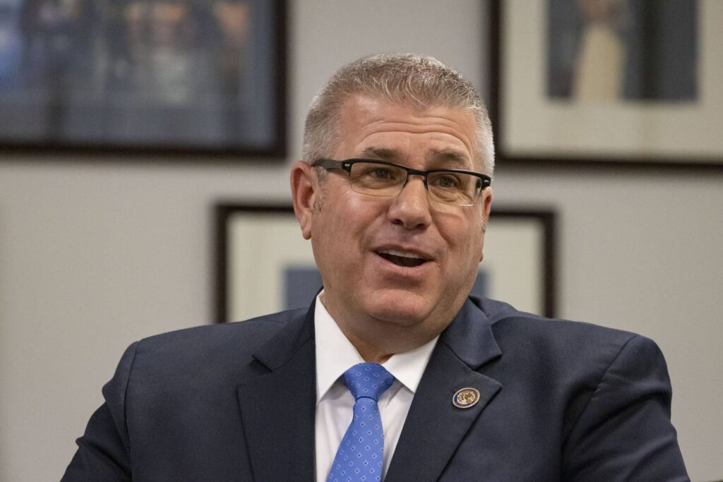 With latest contribution to back Darren Bailey, billionaire Richard Uihlein tops Ken Griffin’s $50 million outlay in failed Richard Irvin campaign