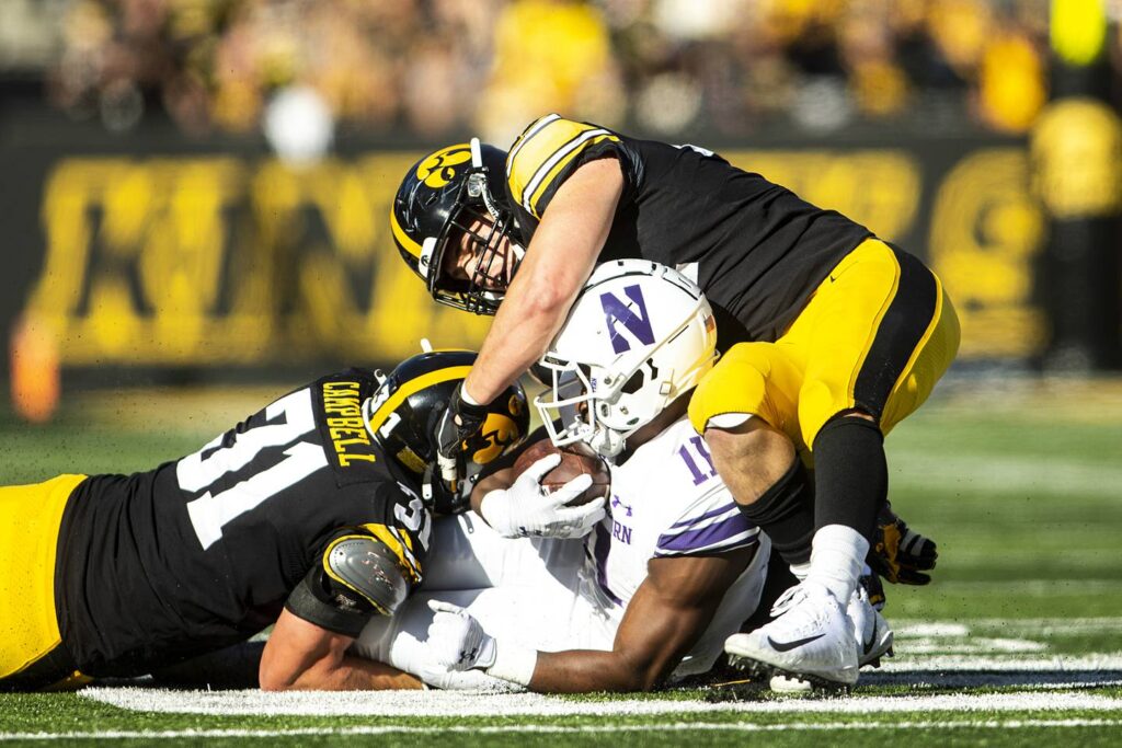 Northwestern loses its 7th straight, managing only 18 rushing yards in a 33-13 defeat to Iowa
