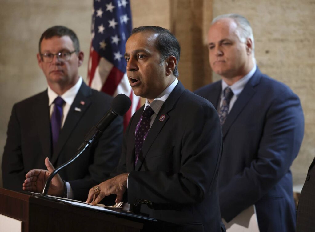 Proposed freight train merger could worsen delays along Chicago-area commuter rail, Metra officials and Krishnamoorthi say