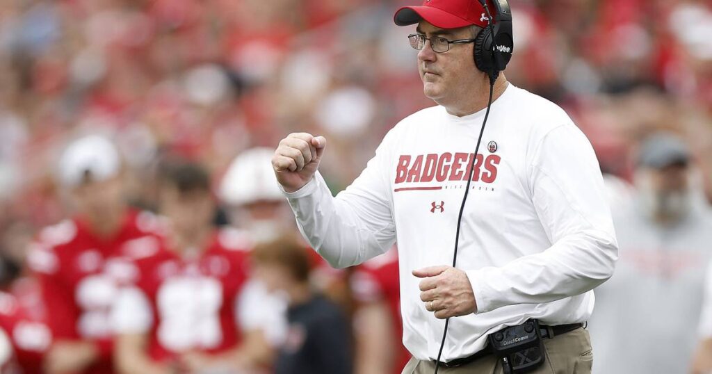Editorial: On, Wisconsin! On to the bank! College football cashes in while players get peanuts.