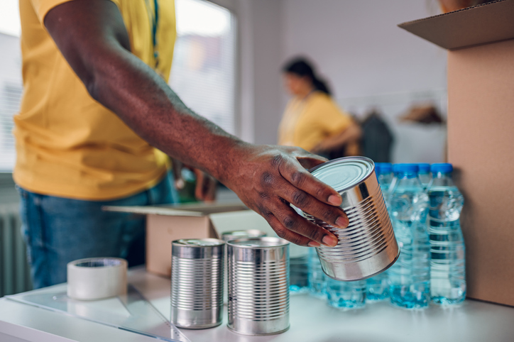 100 Black Men Of South Florida Leads Thanksgiving Food Drive
