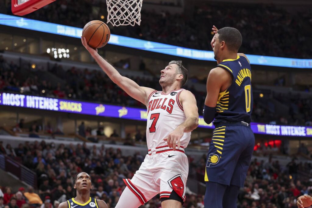 Column: Veteran point guard Goran Dragić is earning more minutes on a Chicago Bulls team looking for a spark. ‘It’s really easy to fit in here.’