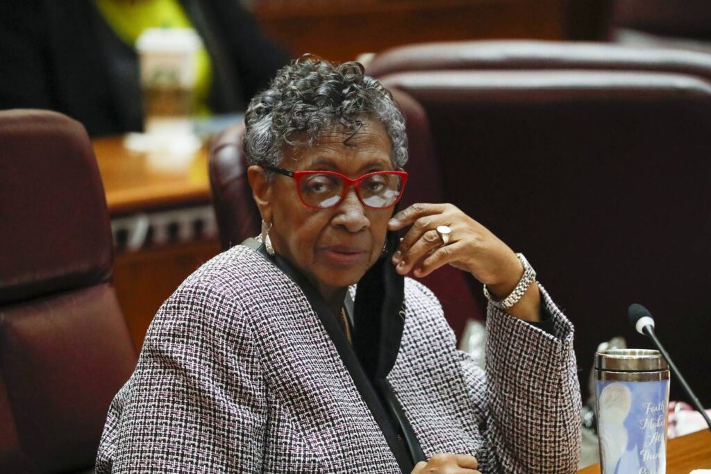 Lawyers for indicted Ald. Carrie Austin say she’s medically unfit for trial, plans to retire in March