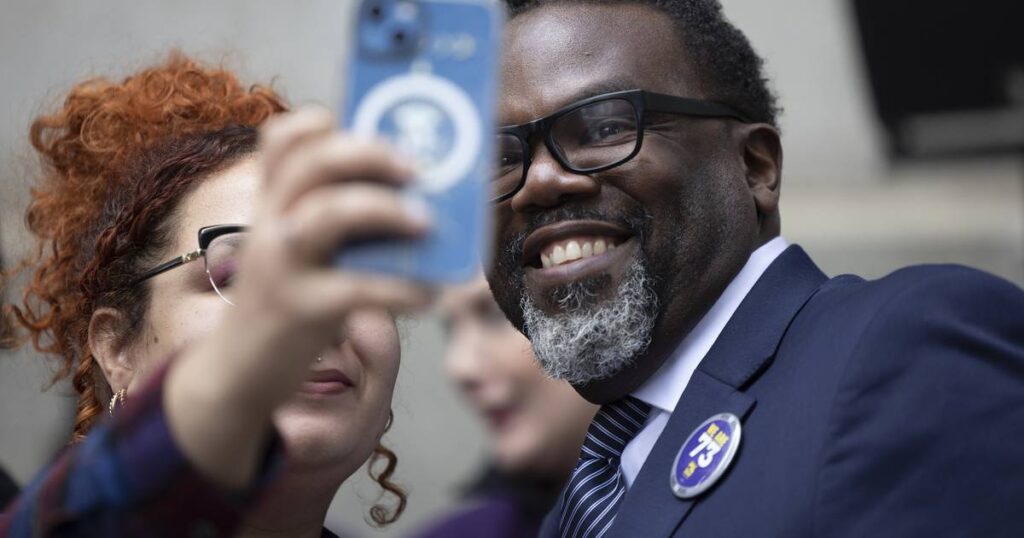 Brandon Johnson nabs another union endorsement for Chicago mayor